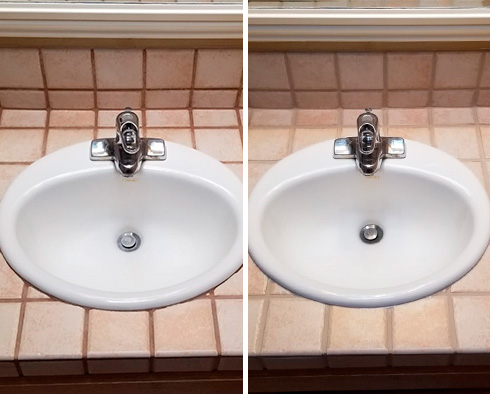 Before and after Picture of a Grout Cleaning Job in Oro Valley, AZ